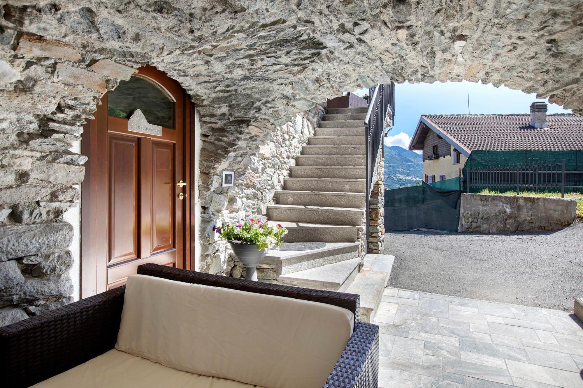 Maison Bebe Terre Blanche Аоста Экстерьер фото